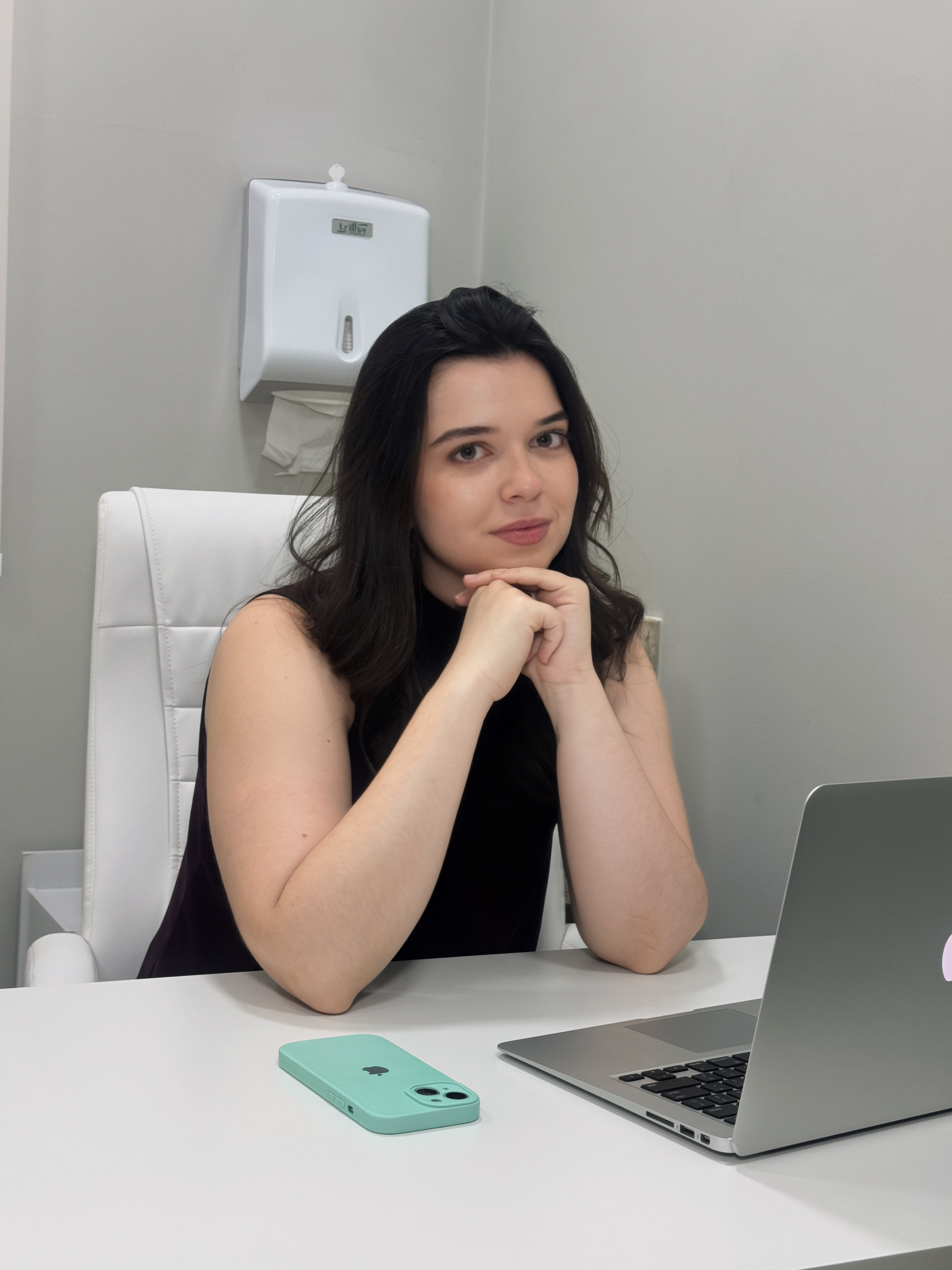 Anna Laura Sanches Beneduzzi, fisioterapeuta especializada em Terapia da Mão em Catanduva SP